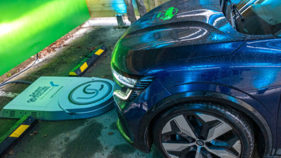 Recharge sans fil : bientôt plus besoin de brancher sa voiture électrique sur sa place de parking